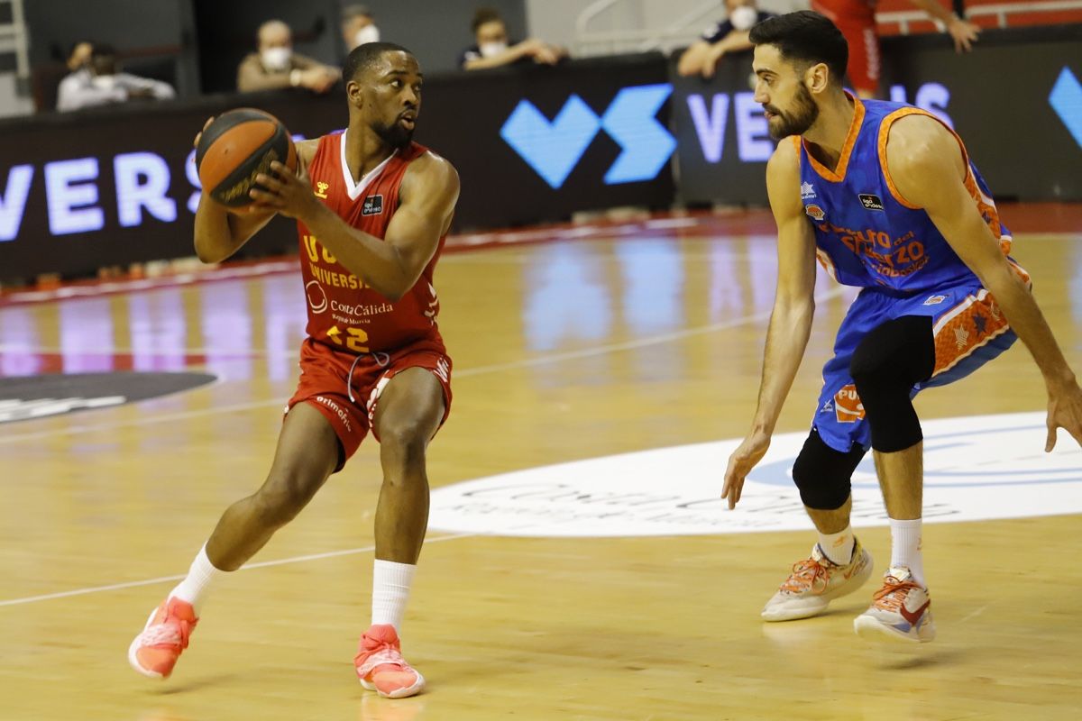 El UCAM Murcia se frena ante el Valencia Basket (66-80)