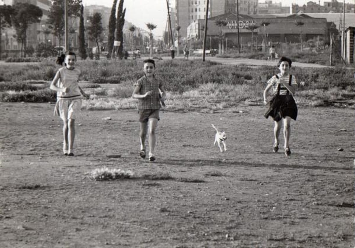 La plaza de las Glòries mirando hacia la avenida Meridiana, en dirección norte, al inició de los años 60.