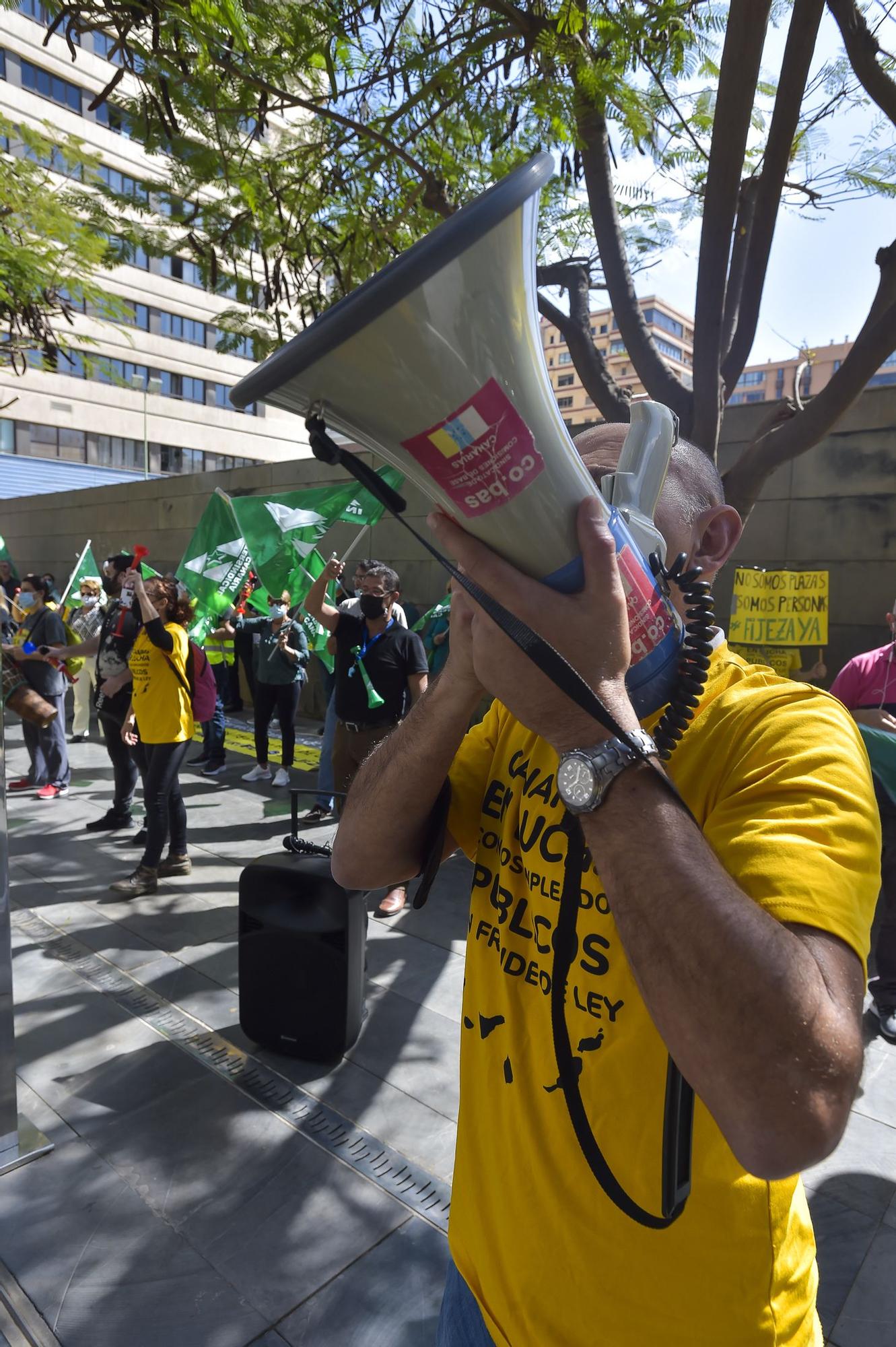 Protesta de interinos frente a Usos Múltiples II