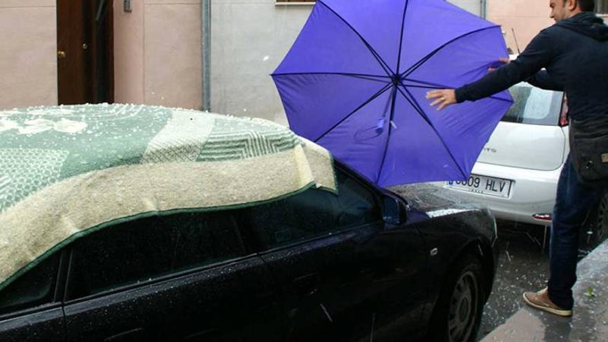 Una intensa tormenta deja en Els Ports granizo como pelotas de golf