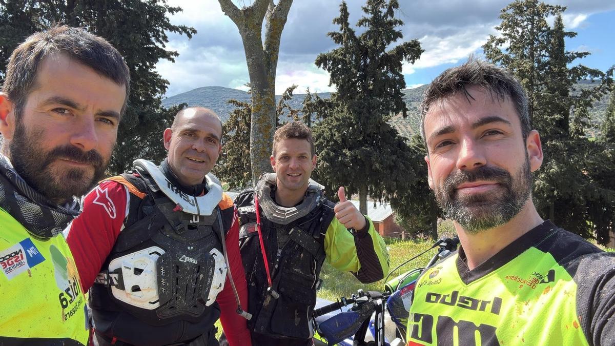 Pilotos del Motoclub en Toledo.