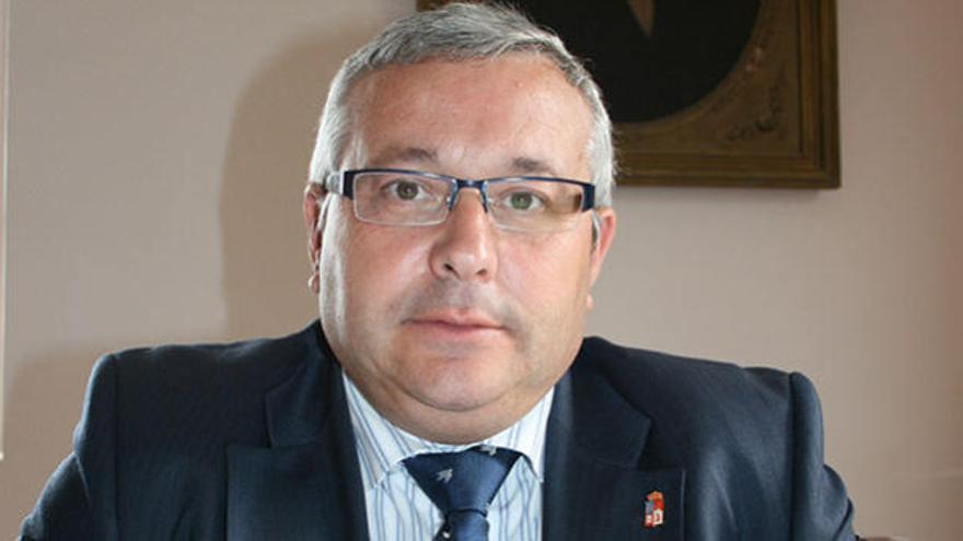 Dimite el alcalde de Tapia de Casariego