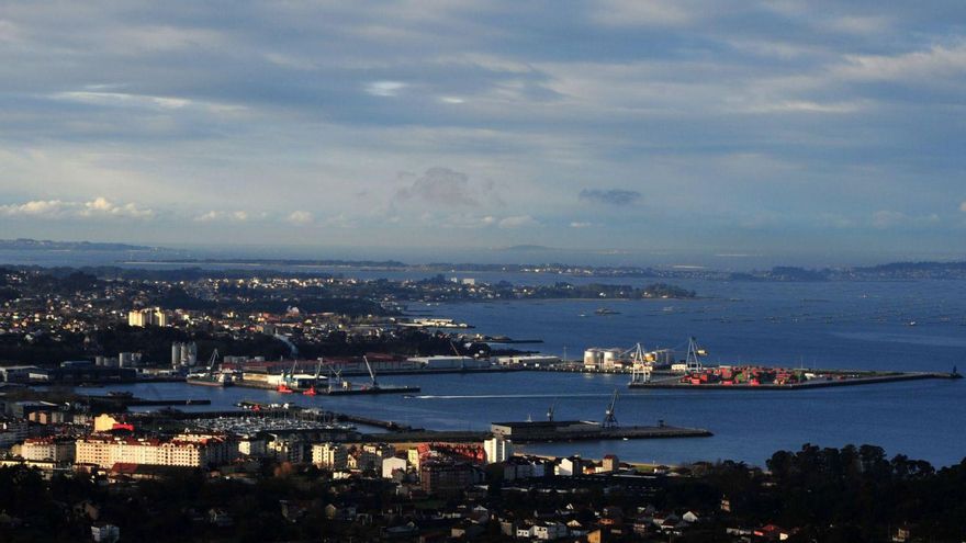 Vista de Vilagarcía y de la ría de Arousa. | |
