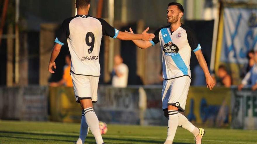 Lucas y Oriol celebran un gol