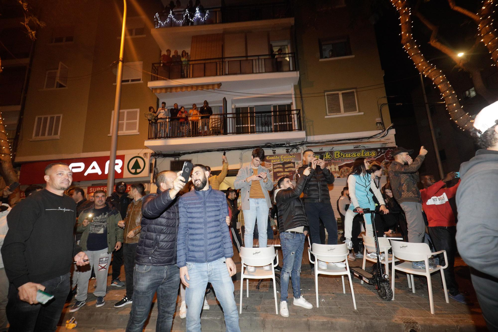 Los marroquíes de Mallorca celebran en Son Gotleu el pase a cuartos del Mundial tras vencer a España