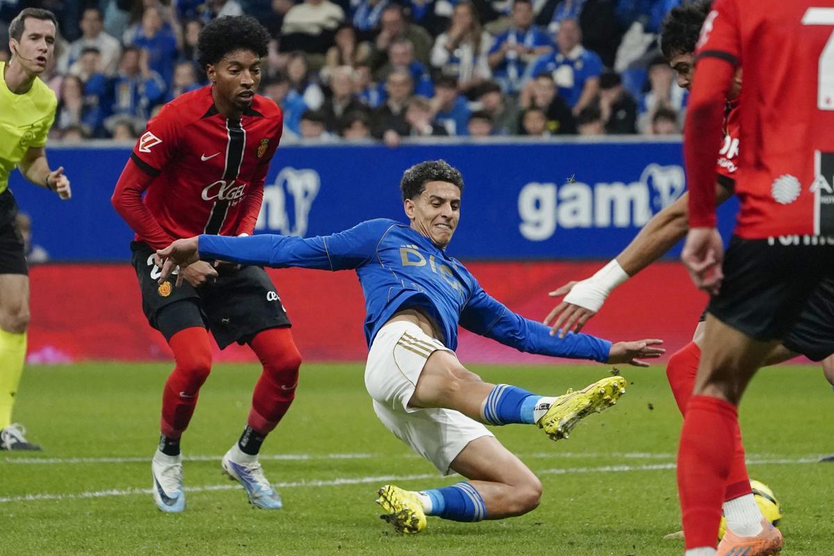 Ilyas Chaira intenta una rematada durant un partit contra el Mallorca