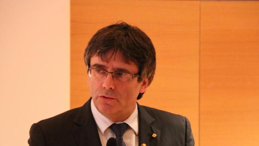 La policia alemanya arresta Puigdemont i el trasllada a una presó