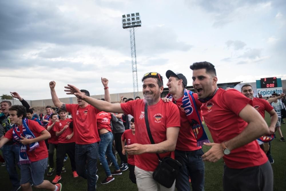 El Saguntino celebra el título de campeón