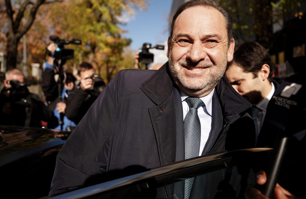 José Luis Ábalos a la salida del Tribunal Supremo.