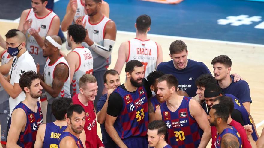 Los jugadores del Barcelona celebra su victoria sobre el San Pablo Burgos.