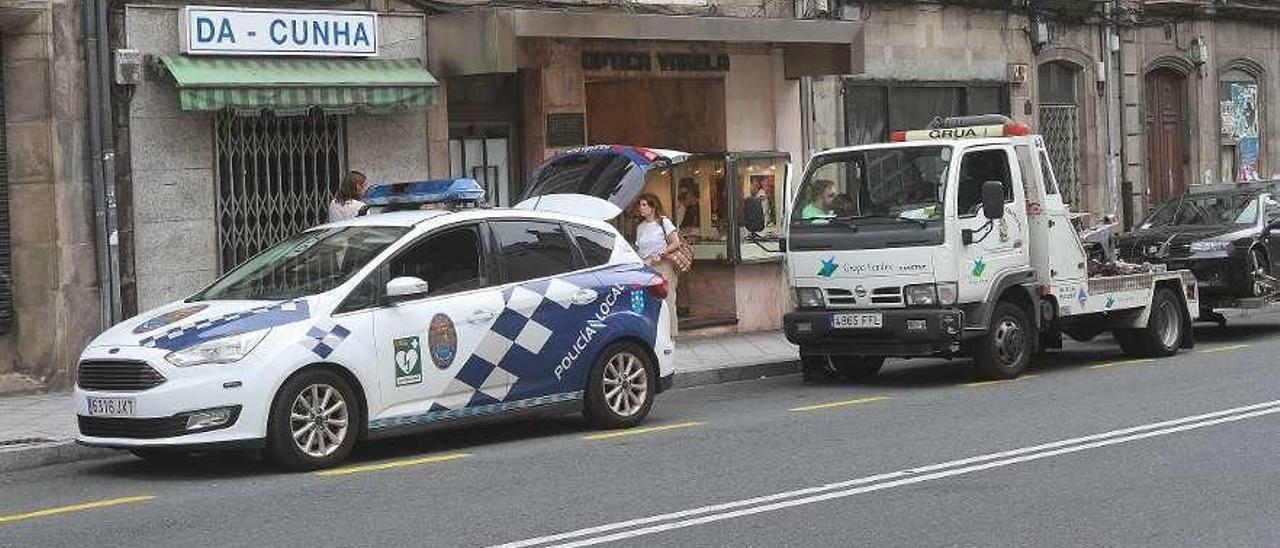 Vehículos municipales que, según el PMUS, deben ser sustituidos por otros eléctricos. // Iñaki Osorio