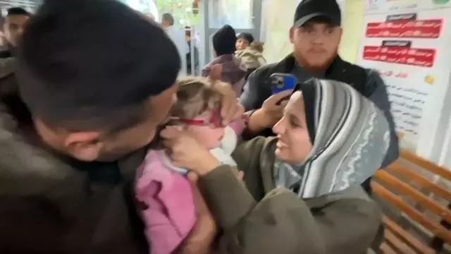 Emotivo reencuentro en Gaza: los bebés evacuados al nacer regresan con sus familias tras dos años de guerra