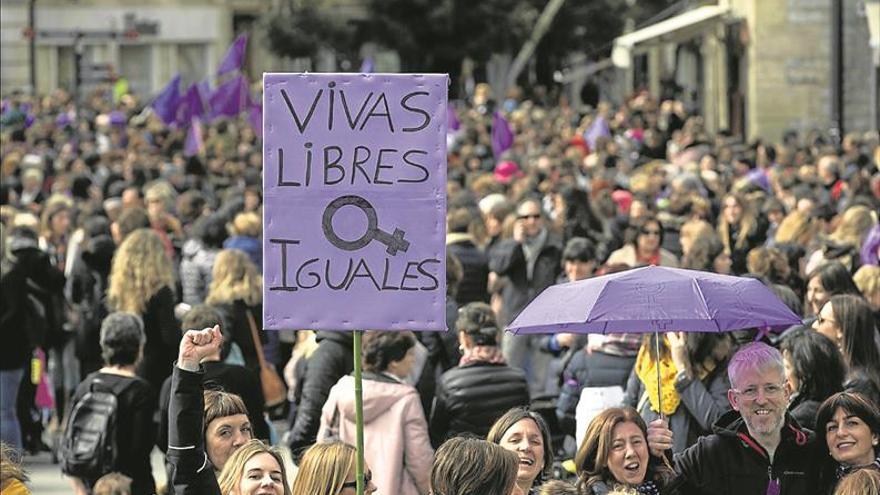 PSOE y Podemos tratan de liderar la ola feminista tras la huelga del 8-M