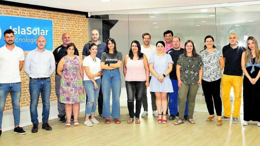 Equipo de profesionales que trabajan en la empresa Isla Solar de Toro