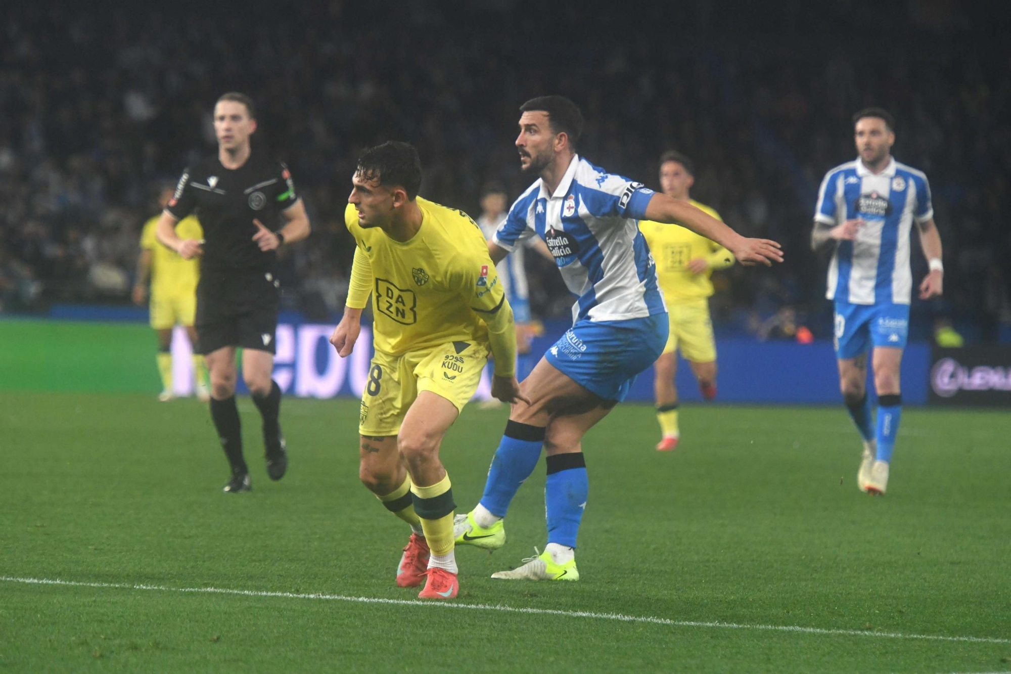 El Deportivo doblega al Almería en Riazor (3-1)