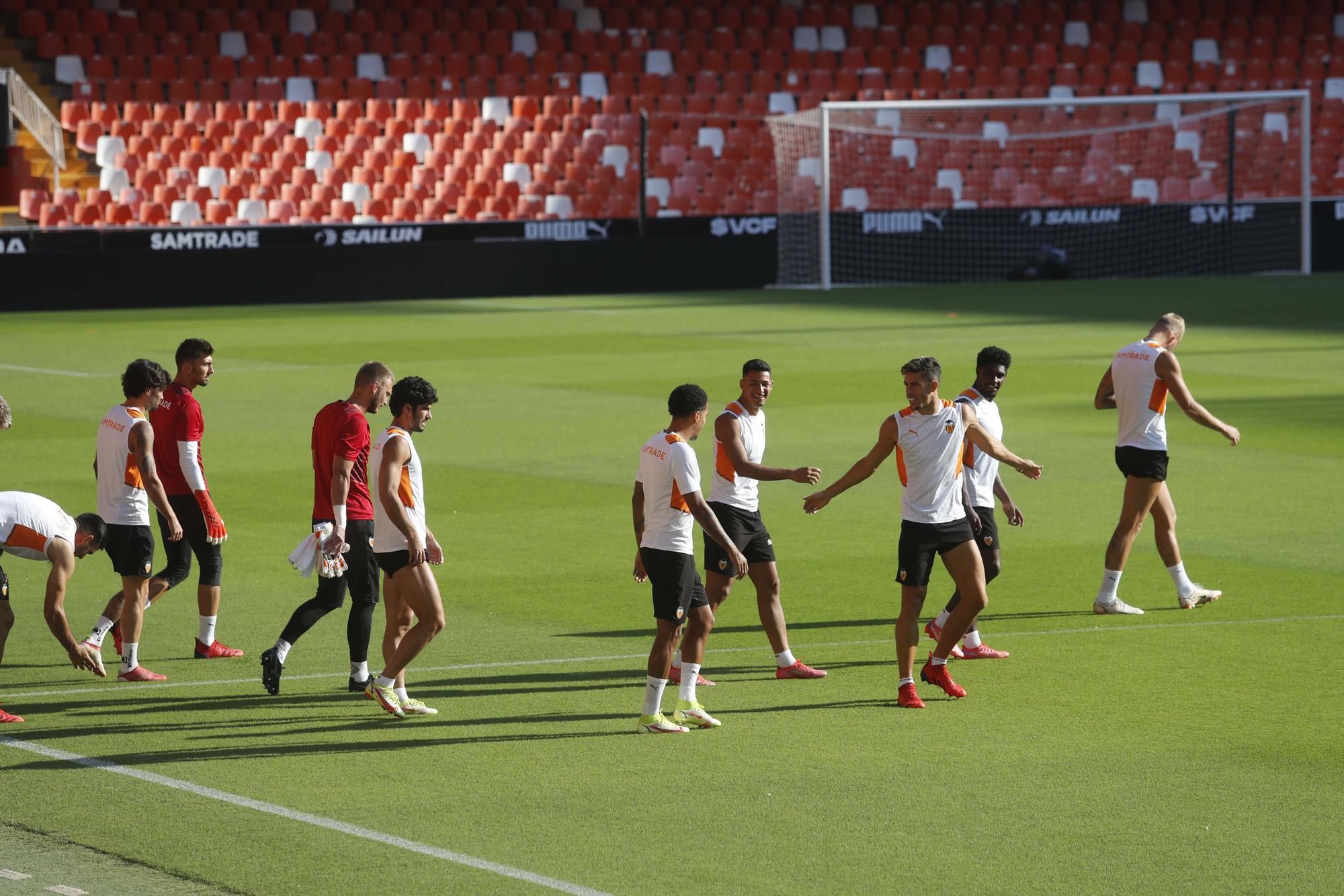 El Valencia CF prepara el partido frente al Real Madrid en Mestalla