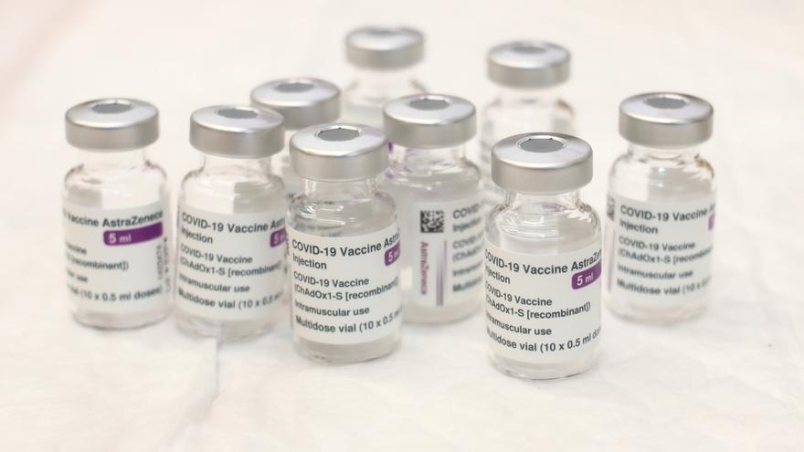 Cataluña administra por error una segunda dosis de AstraZeneca a 18 personas vacunadas con Moderna