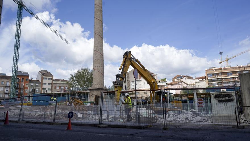 Les obres de la Nova Alcoholera de Manresa queden a la vista amb l’enderroc d’un mur