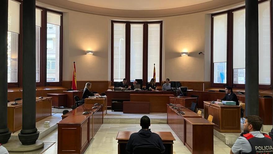 Juicio al falso 'rider' acusado de tres delitos de abuso sexual.