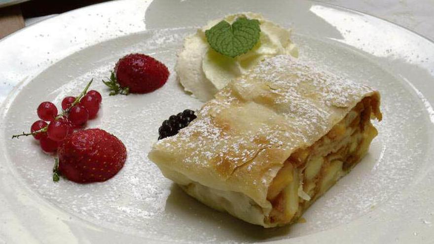 L&#039;apfelstrudel és un pastís característic d&#039;Àustria, el sud d&#039;Alemanya, Hongria i altres països de la zona