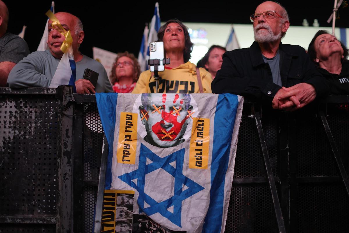 Familiares de los rehenes de Hamás protestan frente al domicilio de Netanyahu