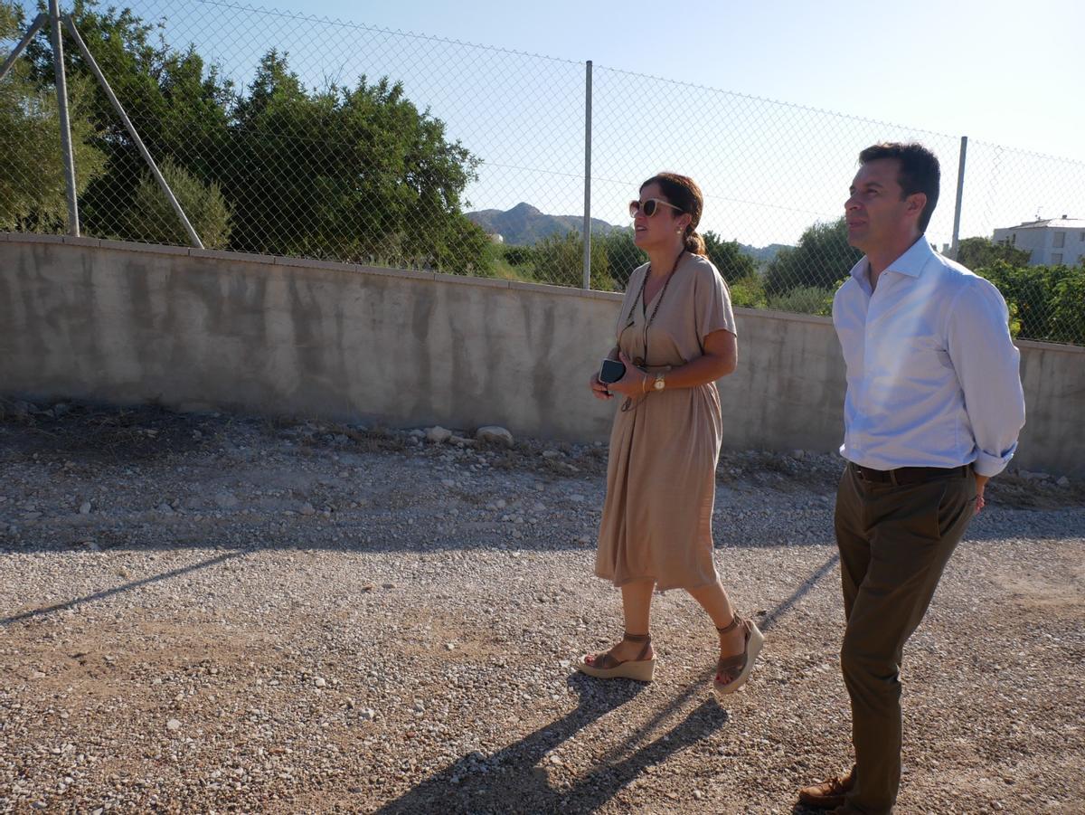 Los ediles Pilar Mas y Miguel Ángel Sánchez visitan el estado del camino tras la obra