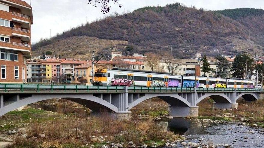 Ripoll planta cara a Renfe i Adif i no vol el nou taller de manteniment