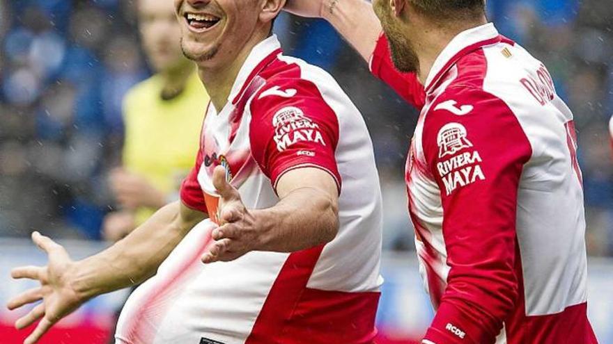 Gerard Moreno (esquerra) celebra el gol de la victòria d&#039;ahir