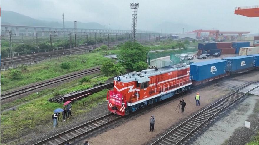 La ruta Yiwu-Xinjiang-Europa manejó 2.408 trenes de carga en 2023