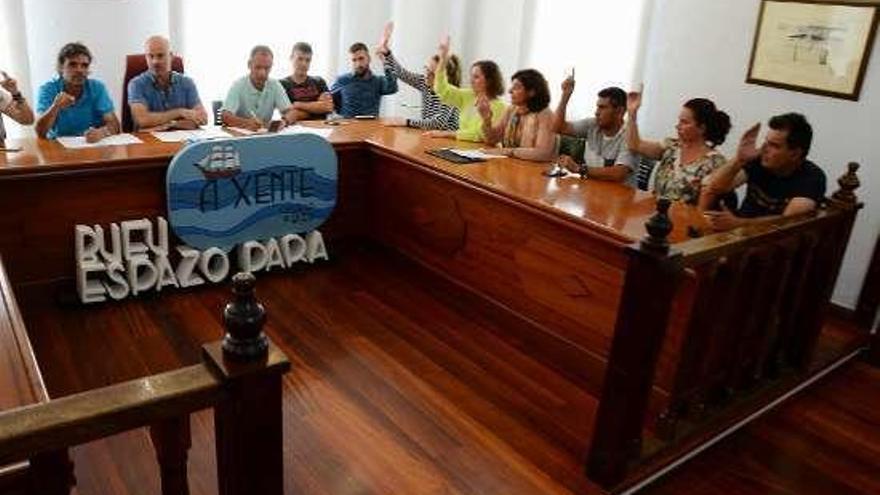 Un momento de pleno de ayer en Bueu. // Gonzalo Núñez