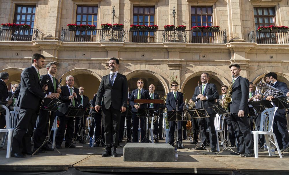 Avtos del Día de Constitución en la plaza María Agustina y plaza Mayor de Castelló