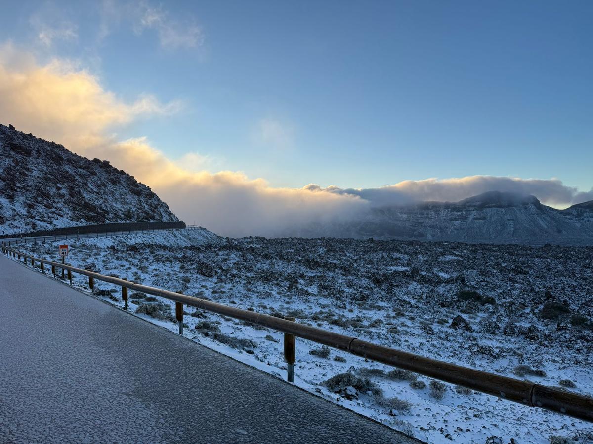 Así amaneció el Teide tras el paso de la borrasca Regina por Tenerife