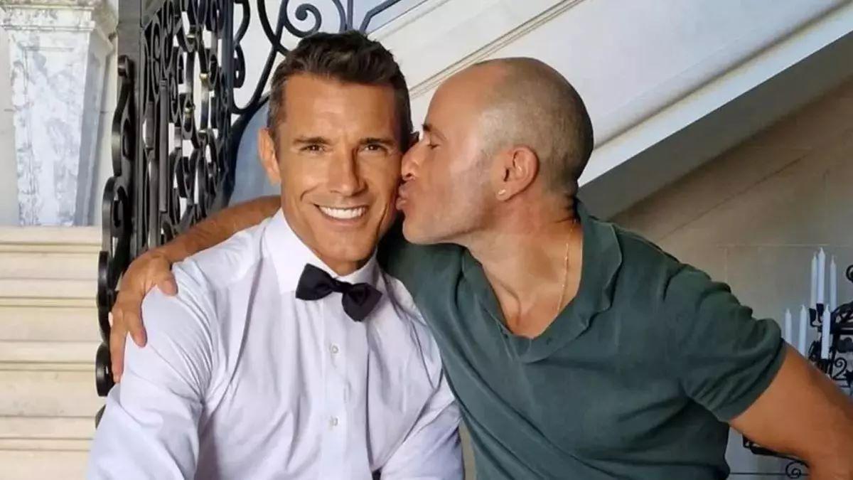 Jesús Vázquez y su marido Roberto.