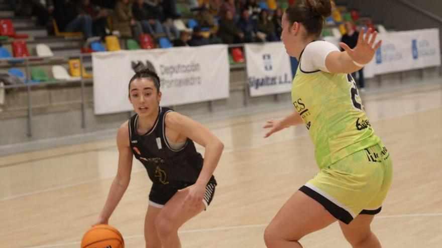 Marta Sanmartín en una acción ofensiva. |  Noé Parga