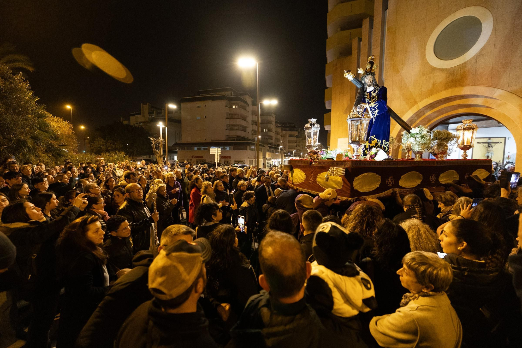 El Jesús del Gran Poder sube a costal a la Catedral