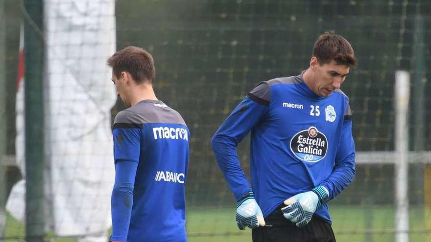 Tyton y Pantilimon, durante un entrenamiento en la ciudad deportiva de Abegondo.