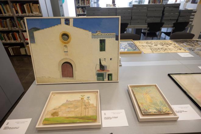 La presentación de las obras pictóricas donadas por particulares de este martes en el Arxiu Històric d'Eivissa i Formentera