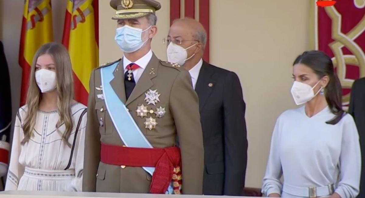 Los reyes y la infanta Sofía durante el desfile del 12 de octubre de 2021