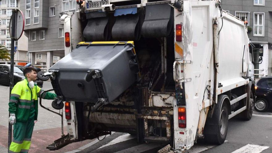 Casi un tercio de los empleados de recogida de basuras de A Coruña no va a trabajar