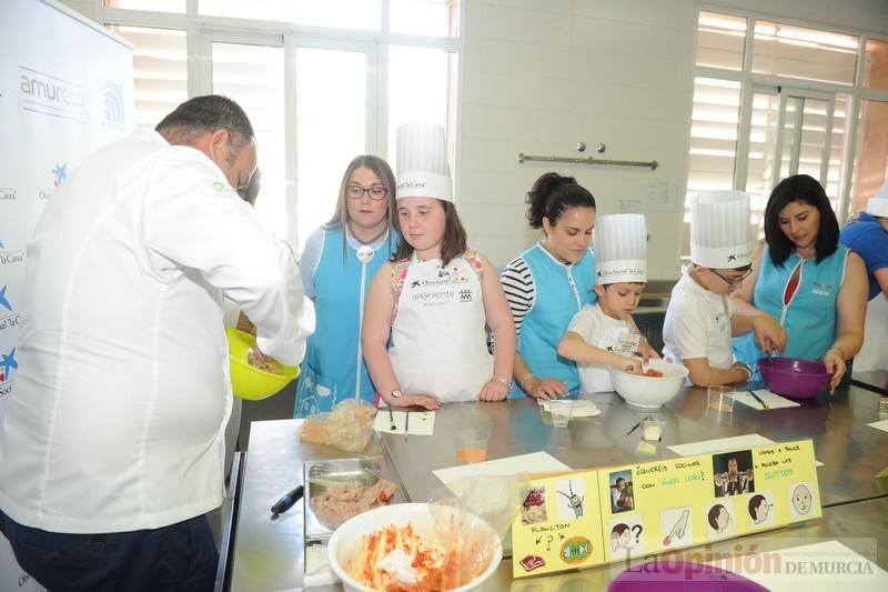 El chef Ángel León imparte en Murcia un taller de cocina para niños con autismo