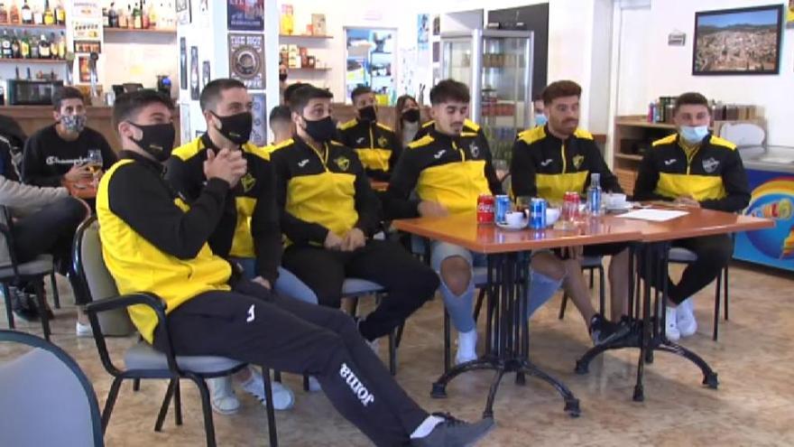 Los jugadores del Cardassar celebran el emparejamiento con el Atlético en la Copa del Rey.