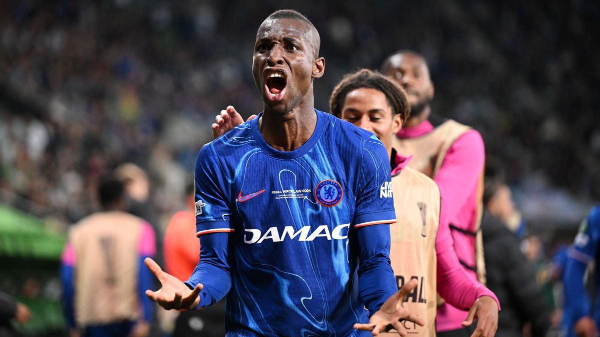 28 May 2025, Poland, Wroclaw: Chelsea's Nicolas Jackson celebrates scoring his side's second goal during the UEFA Europa Conference League final soccer match between Real Betis and Chelsea at Tarczynski Arena. Photo: Rafal Oleksiewicz/PA Wire/dpa 28/05/2025 ONLY FOR USE IN SPAIN. Rafal Oleksiewicz/PA Wire/dpa;sports;soccer;football;UEFA Europa Conference League Final - Real Betis vs Chelsea;