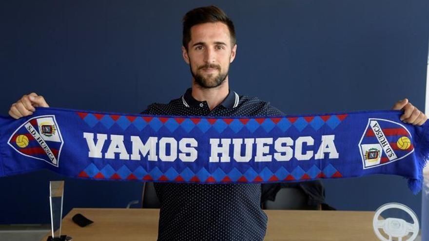 Miramón: &quot;Estoy muy orgulloso de jugar en el Huesca&quot;