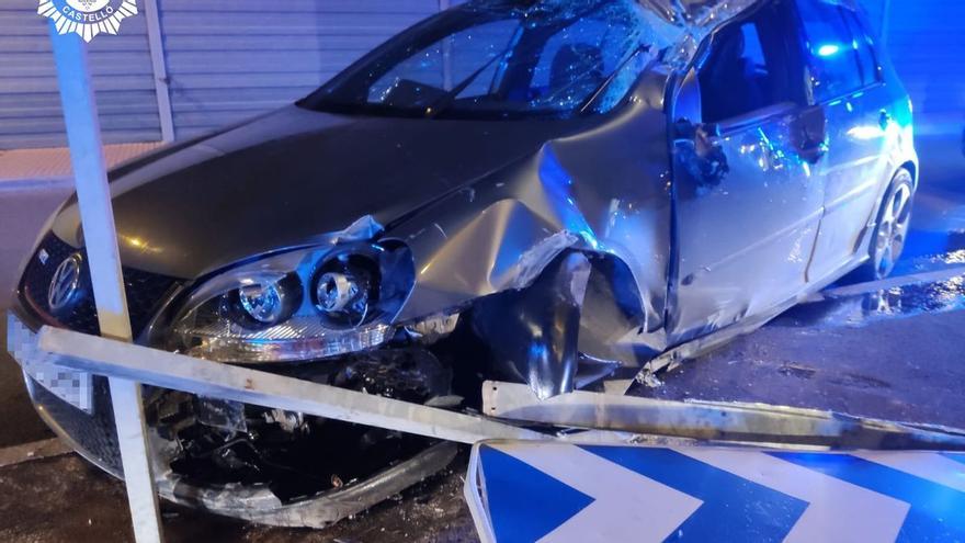 Muere en Castelló el conductor de un coche tras colisionar contra una farola y varias señales