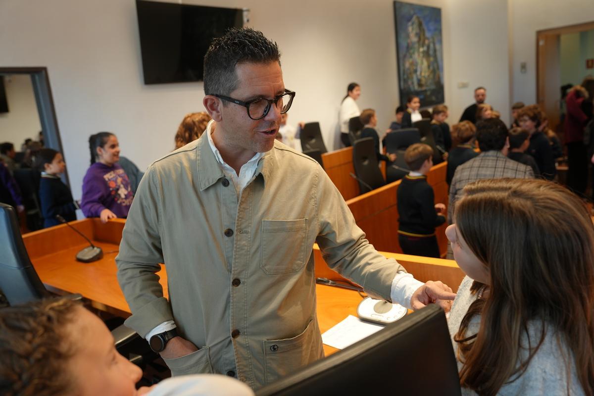 Alumnos de Ibiza llevan al pleno del Ayuntamiento sus propuestas para mejorar la ciudad