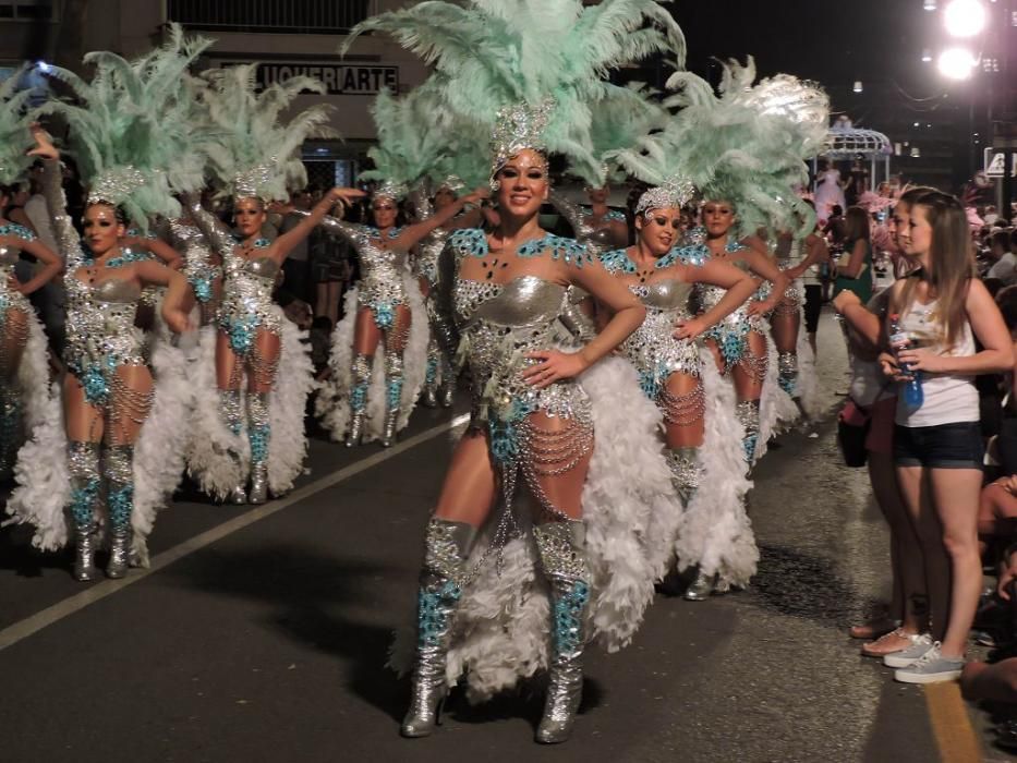 La bahía de Águilas se transforma en un gran teatro en su Carnaval de verano