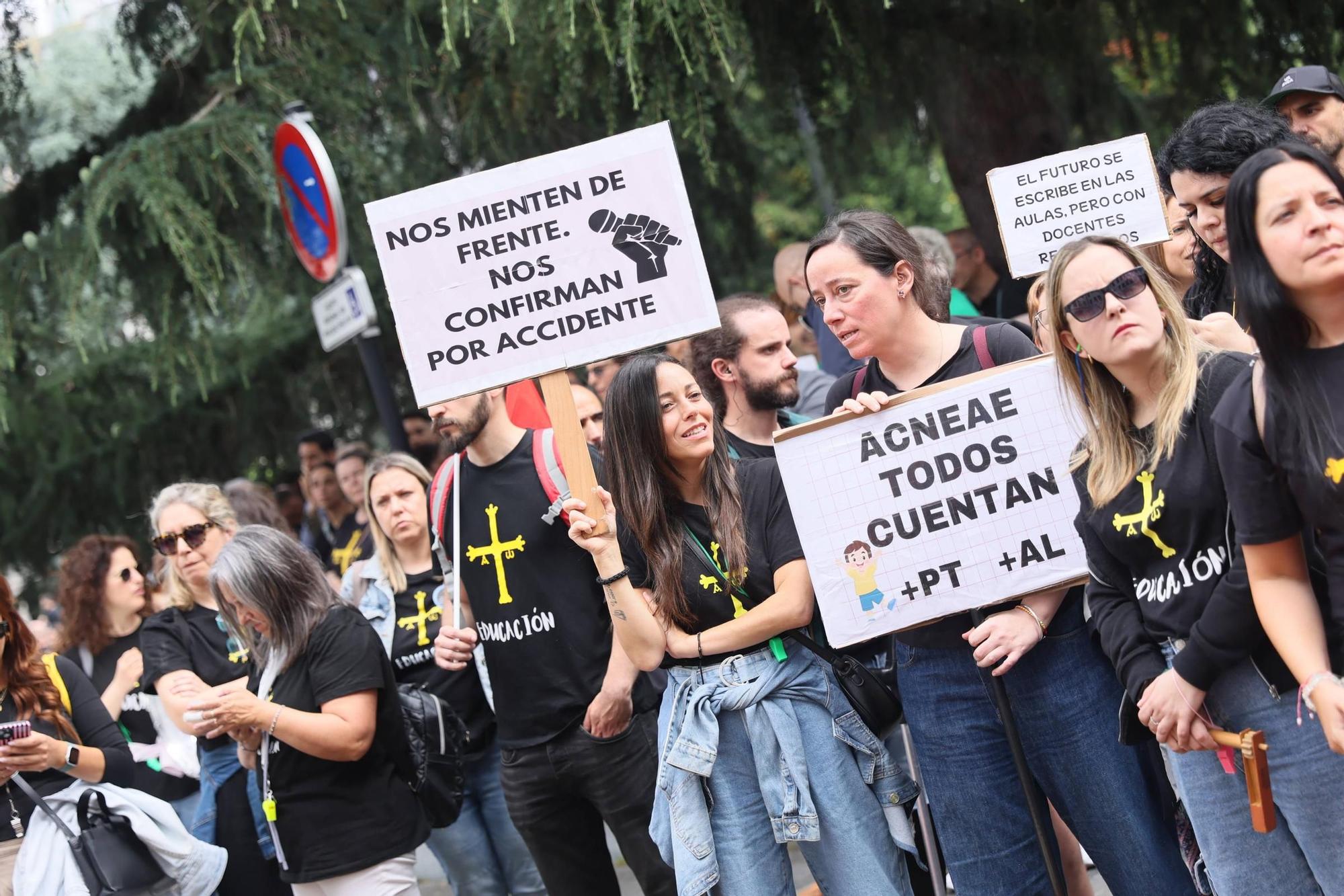 EN IMÁGENES: La gran movilización de profesores de este domingo en Oviedo