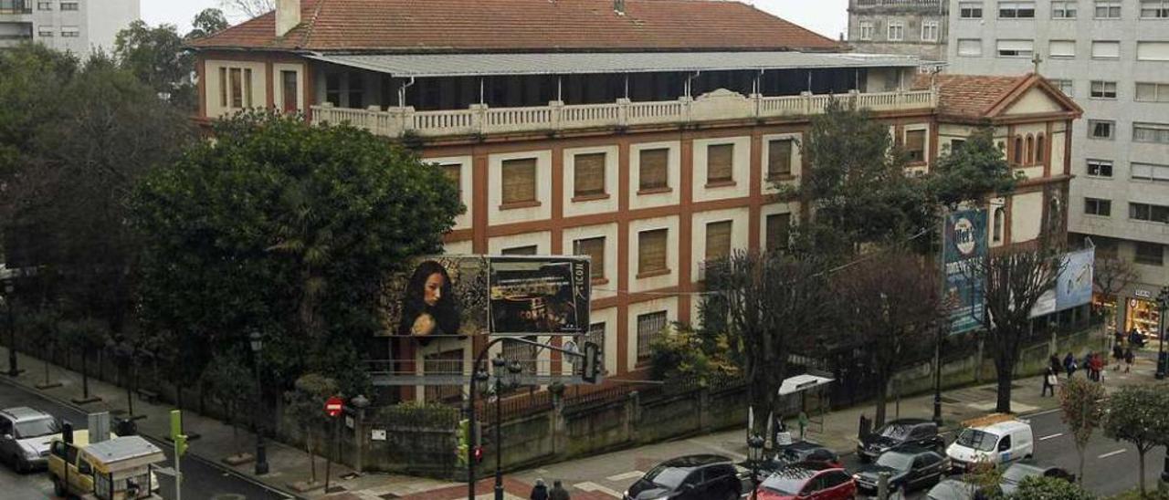 Vista del antiguo colegio San José de Cluny, situado junto a Gran Vía. // FDV