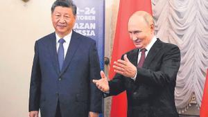 Vladímir Putin junto a su homólogo de China, Xi Jinping, en Kazán.