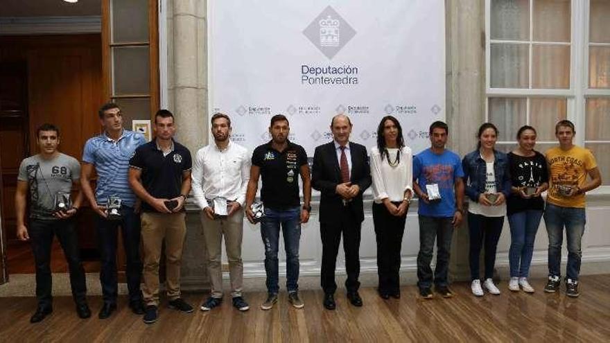 Alejandro Casal (cuarto por la izquierda) en la recepción.